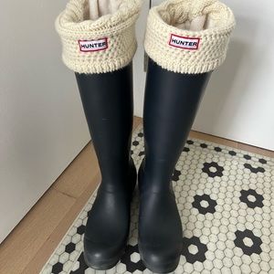 Navy Hunter Boots (size 8) & Socks
